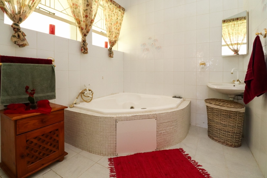 4 Bedroom Property for Sale in Flamwood North West